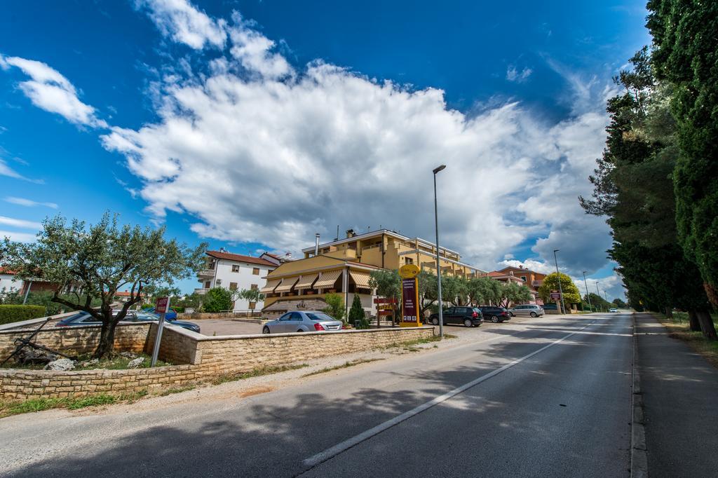 Vilola Panzió Zambratija Kültér fotó