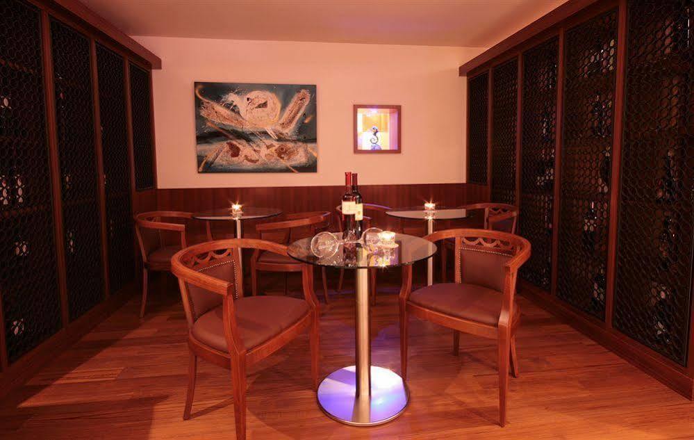 Vilola Panzió Zambratija Kültér fotó